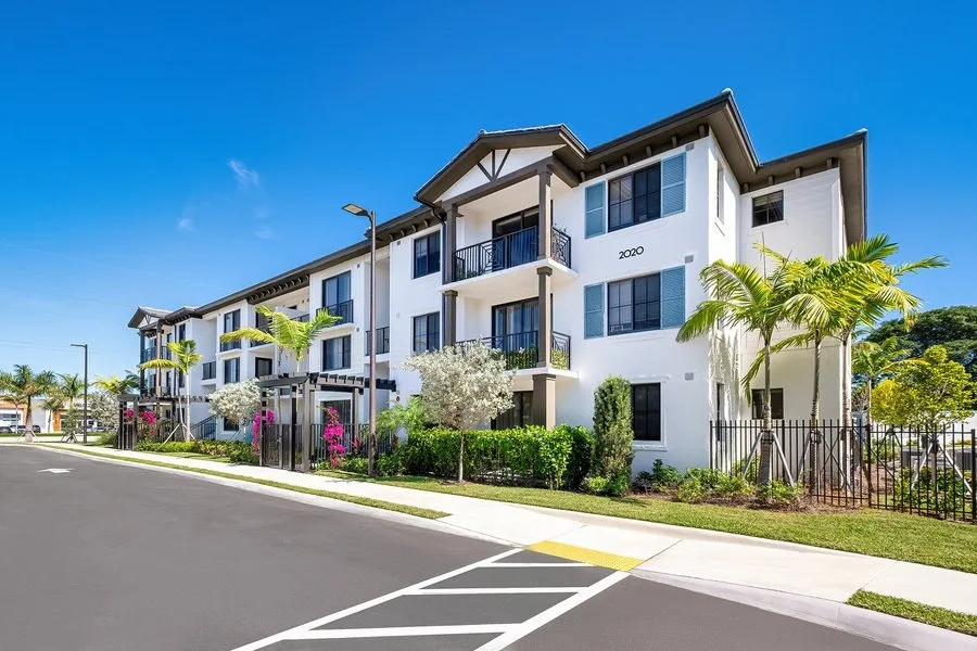 Town Hollywood - photo 1