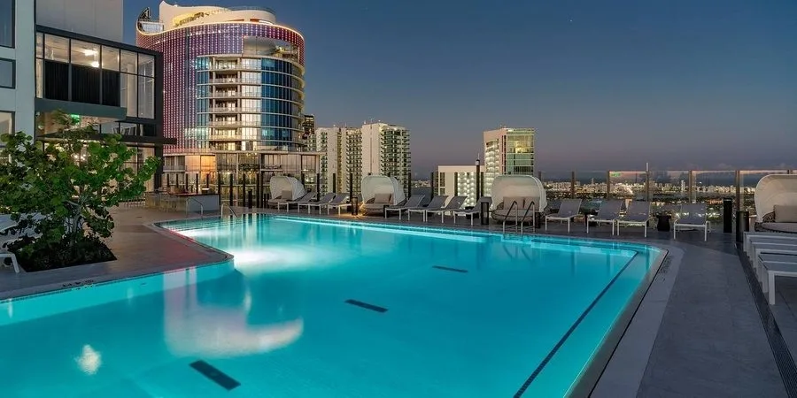 Miami World Tower at Worldcenter lifestyle